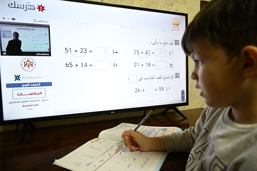 A student uses the Ministry of Education's Darsak platform (Photo by Amjad Ghsoun)